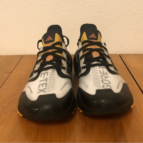 Adidas UltraBoost Light GTX Gore-Tex Running Shoes Women’s size 9 - Picture 6 of 7